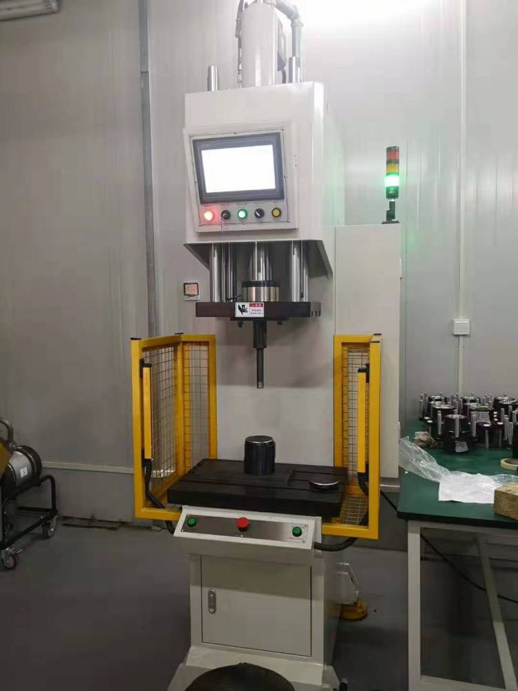 數(shù)控液壓壓力機