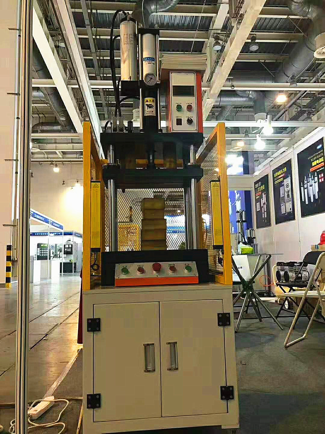 氣壓增壓機(jī)
